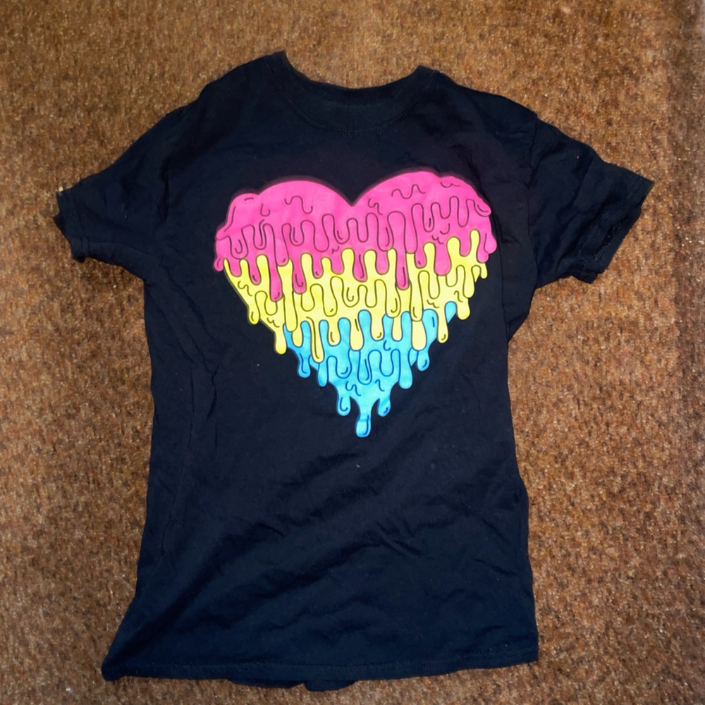 Pansexual melting heart Spencer’s shirt